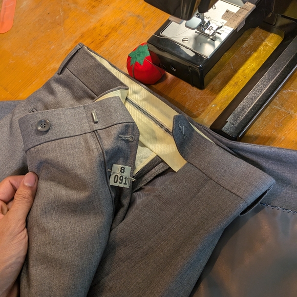 3-piece gray suit - Picture 6 of 10